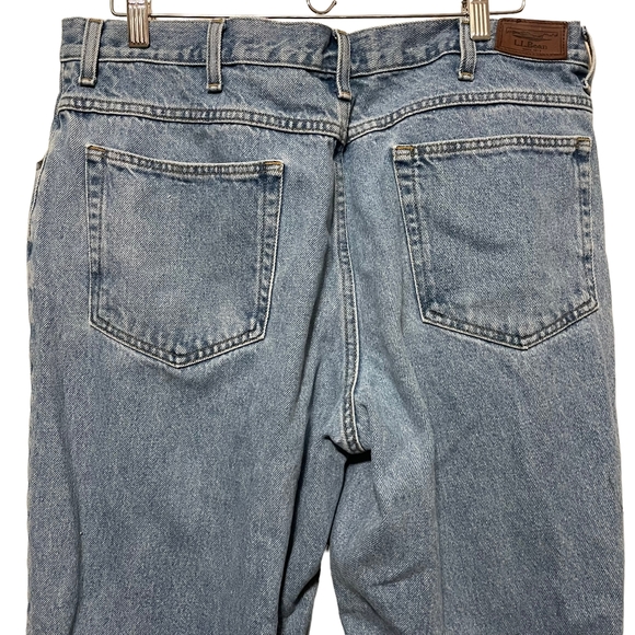 L.L. Bean Men's Relaxed Jeans - Blue Light Wash - Picture 7 of 12